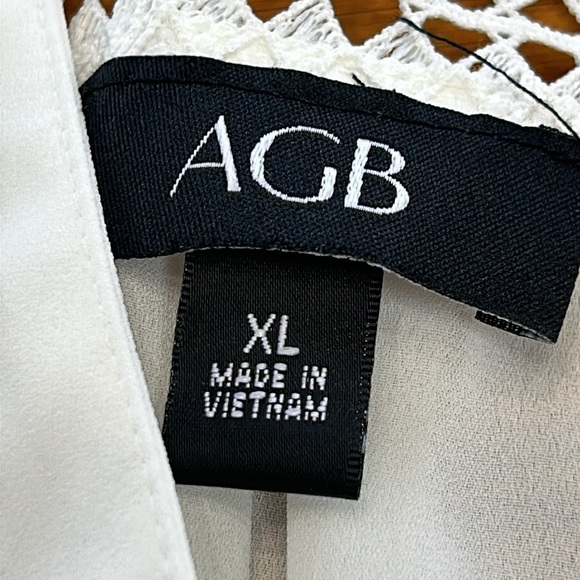 AGB white dressy button front blouse.  Size XL. Open lattice detail at neckline - Picture 2 of 12